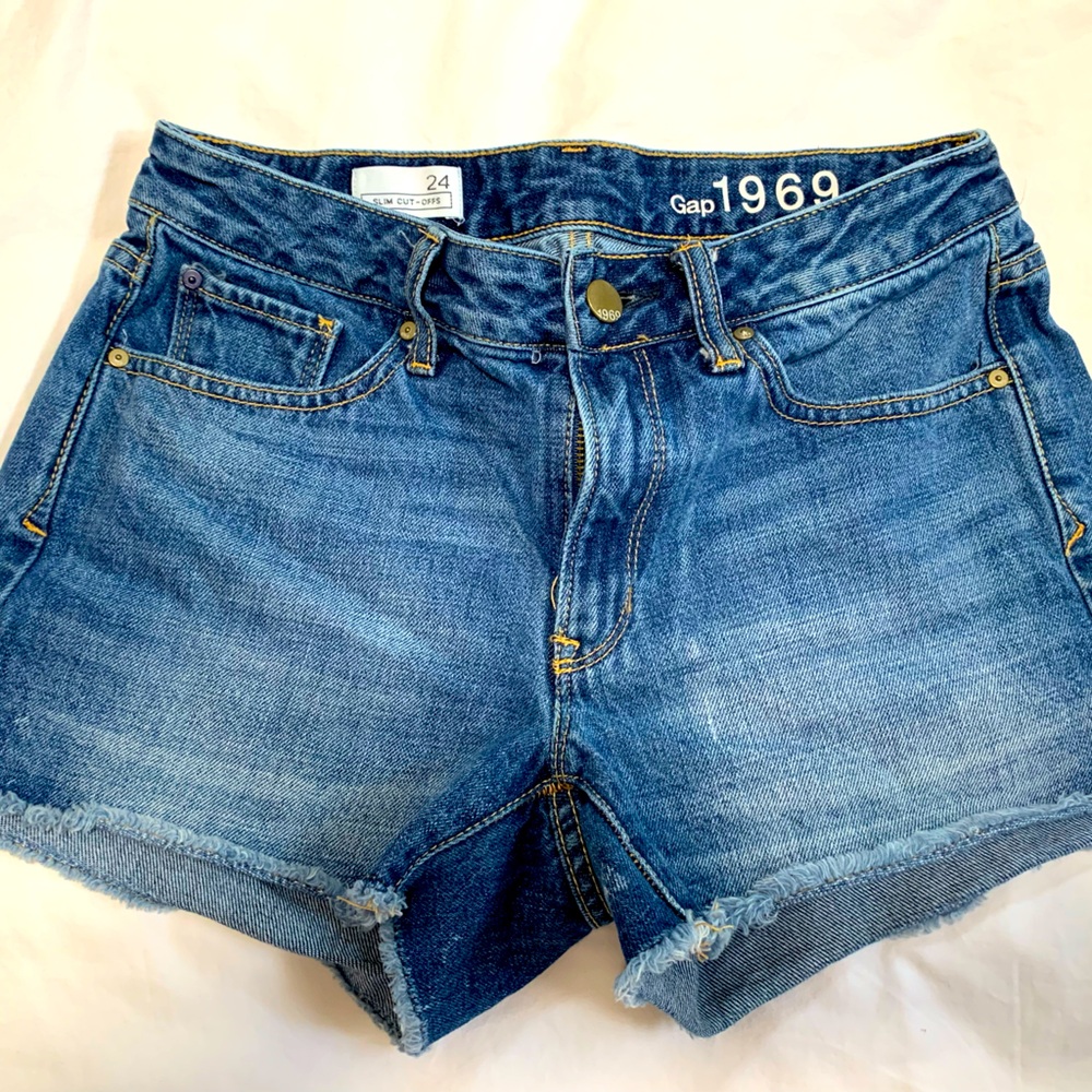 Gap jean shorts size 24